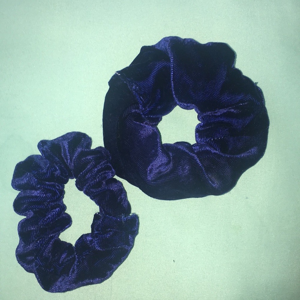Blue velvet scrunchie set